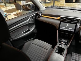 MG MG ZS 51.1kWh SE Auto 5dr