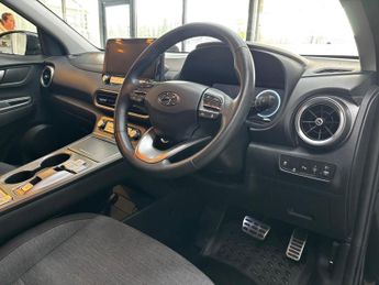 Hyundai KONA 64kWh Premium Auto 5dr (10.5kW Charger)