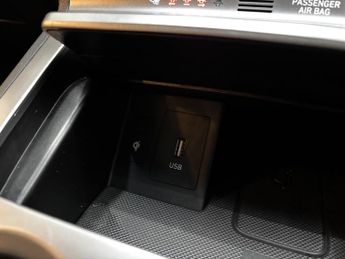 Hyundai KONA 64kWh Premium Auto 5dr (10.5kW Charger)