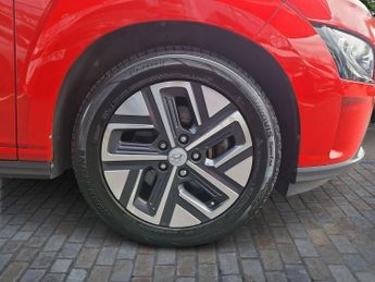 Hyundai Kona 64kWh Premium SUV 5dr Electric Auto (10.5kW Charger) (204 ps)