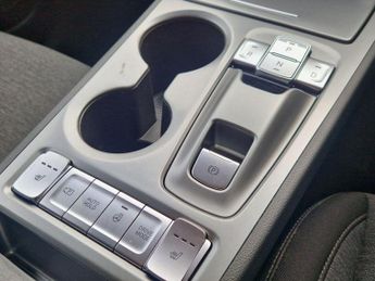 Hyundai Kona 64kWh Premium SUV 5dr Electric Auto (10.5kW Charger) (204 ps)