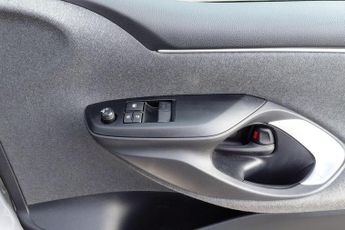 Toyota Yaris 1.5 VVT-h Icon E-CVT Euro 6 (s/s) 5dr
