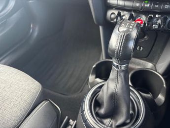 MINI Hatch 1.5 Cooper Auto Euro 6 (s/s) 3dr