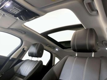 Land Rover Range Rover Velar 3.0 D300 R-Dynamic SE Auto 4WD Euro 6 (s/s) 5dr