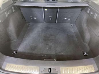 Land Rover Range Rover Velar 3.0 D300 R-Dynamic SE Auto 4WD Euro 6 (s/s) 5dr