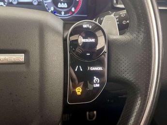 Land Rover Range Rover Velar 3.0 D300 R-Dynamic SE Auto 4WD Euro 6 (s/s) 5dr