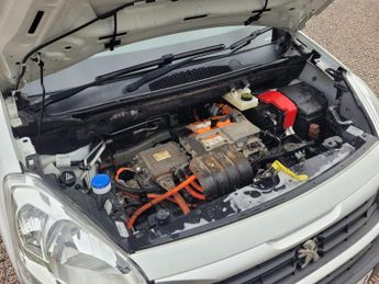 Peugeot e-Partner 636 SE FWD L1 H1 6dr