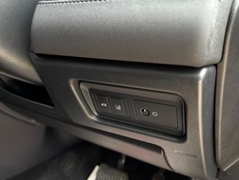 Land Rover Discovery Sport 2.0 TD4 HSE Black Auto 4WD Euro 6 (s/s) 5dr