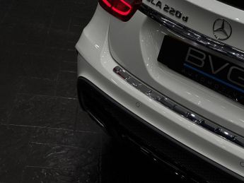 Mercedes-Benz GLA 2.1 GLA220d AMG Line (Premium Plus) 7G-DCT 4MATIC Euro 6 (s/s) 5