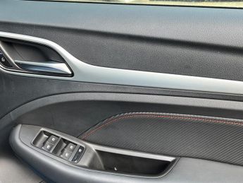 MG MG ZS 51.1kWh SE Auto 5dr