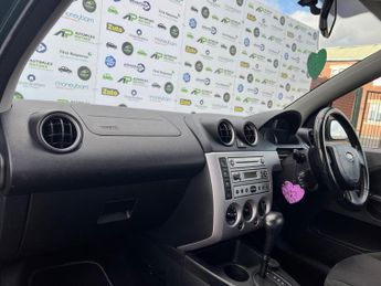 Ford Fiesta 1.6 Ghia 5dr