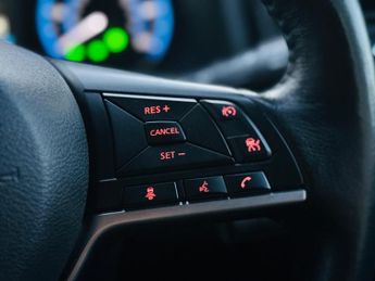 Nissan Leaf 39kWh N-Connecta Auto 5dr