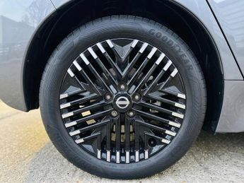 Nissan Leaf 39kWh N-Connecta Auto 5dr