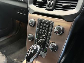 Volvo V40 Cross Country 1.5 T3 GPF Nav Plus Auto Euro 6 (s/s) 5dr