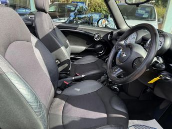 MINI Convertible 2.0 Cooper D Auto Euro 5 2dr