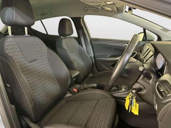 Vauxhall Astra 1.6 CDTi ecoTEC BlueInjection Tech Line Nav Hatchback 5dr Diesel