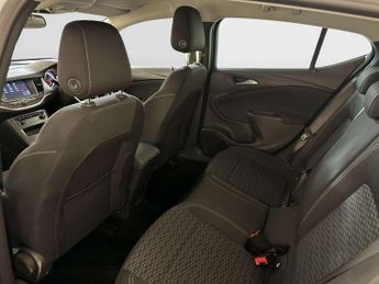 Vauxhall Astra 1.6 CDTi ecoTEC BlueInjection Tech Line Nav Hatchback 5dr Diesel