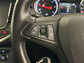 Vauxhall Astra 1.6 CDTi ecoTEC BlueInjection Tech Line Nav Hatchback 5dr Diesel