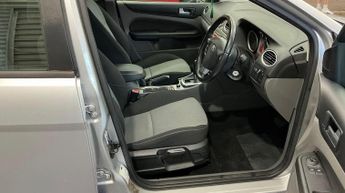 Ford Focus 1.6 Zetec 5dr