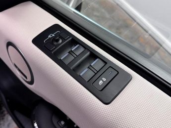 Land Rover Discovery 3.0 D300 MHEV R-Dynamic HSE SUV 5dr Diesel Auto 4WD Euro 6 (s/s)