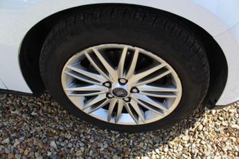 Ford Focus 1.0T EcoBoost Zetec Edition Auto Euro 6 (s/s) 5dr