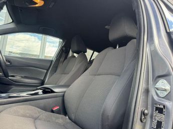 TOYOTA C-HR 1.8 VVT-h Design SUV 5dr Petrol Hybrid CVT Euro 6 (s/s) (122 ps)