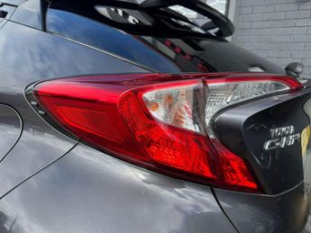 TOYOTA C-HR 1.8 VVT-h Design SUV 5dr Petrol Hybrid CVT Euro 6 (s/s) (122 ps)
