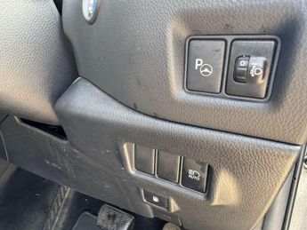 TOYOTA C-HR 1.8 VVT-h Design SUV 5dr Petrol Hybrid CVT Euro 6 (s/s) (122 ps)