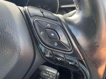 TOYOTA C-HR 1.8 VVT-h Design SUV 5dr Petrol Hybrid CVT Euro 6 (s/s) (122 ps)