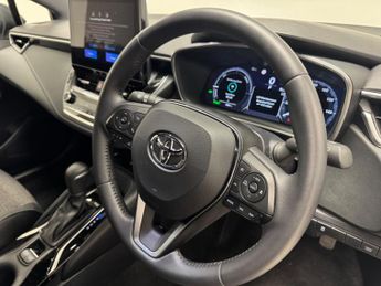 Toyota Corolla 1.8 VVT-h Design CVT Euro 6 (s/s) 5dr