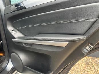 Mercedes-Benz M Class 3.0 ML350 CDI V6 BlueEfficiency Sport Tiptronic 4WD Euro 5 5dr