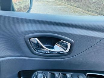 Renault Captur 1.5 dCi ENERGY Signature Nav Auto Euro 6 (s/s) 5dr