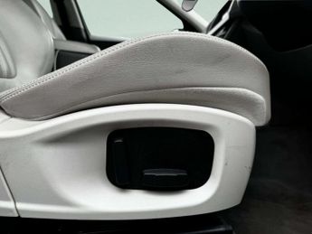 Jaguar F-PACE 2.0 D180 Portfolio Auto AWD Euro 6 (s/s) 5dr