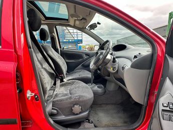 Toyota Yaris 1.3 VVT-i 16v CDX 5dr