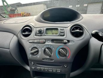 Toyota Yaris 1.3 VVT-i 16v CDX 5dr