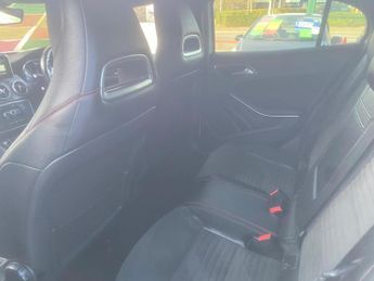 Mercedes-Benz GLA 2.1 GLA200 CDI AMG Line 7G-DCT Euro 6 (s/s) 5dr