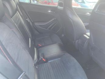 Mercedes-Benz GLA 2.1 GLA200 CDI AMG Line 7G-DCT Euro 6 (s/s) 5dr