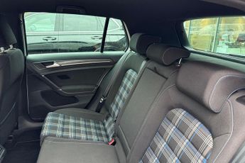 Volkswagen Golf 1.4 TSI GTE Advance 5dr DSG