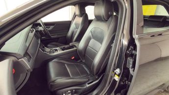 Jaguar XF 2.0d R-Sport Saloon 4dr Diesel Auto AWD Euro 6 (s/s) (180 ps)