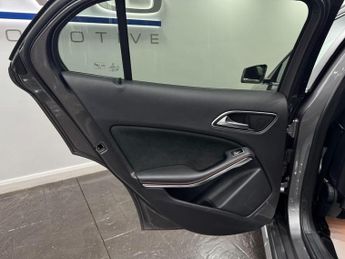 Mercedes-Benz GLA 1.6 GLA200 AMG Line 7G-DCT Euro 6 (s/s) 5dr