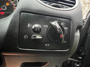 Ford Focus 1.6 TDCi DPF Titanium 5dr