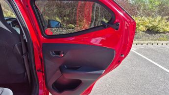 Toyota AYGO 1.0 VVT-i x-trend Funroof x-shift Euro 6 5dr