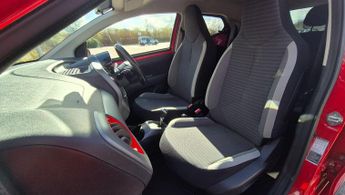 Toyota AYGO 1.0 VVT-i x-trend Funroof x-shift Euro 6 5dr