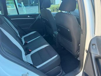 Volkswagen Tiguan 2.0 TDI BlueMotion Tech R-Line DSG 4WD Euro 5 (s/s) 5dr