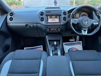Volkswagen Tiguan 2.0 TDI BlueMotion Tech R-Line DSG 4WD Euro 5 (s/s) 5dr