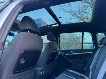 Volkswagen Tiguan 2.0 TDI BlueMotion Tech R-Line DSG 4WD Euro 5 (s/s) 5dr