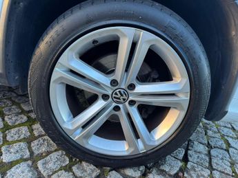 Volkswagen Tiguan 2.0 TDI BlueMotion Tech R-Line DSG 4WD Euro 5 (s/s) 5dr