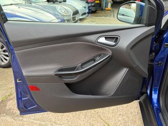 Ford Focus 1.0T EcoBoost Titanium Auto Euro 6 (s/s) 5dr