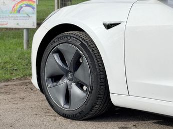 Tesla Model 3 (Dual Motor) Long Range Auto 4WDE 4dr