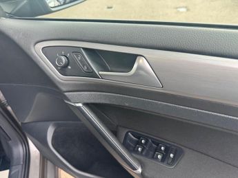 Volkswagen Golf 1.6 TDI BlueMotion Tech Match DSG Euro 5 (s/s) 5dr